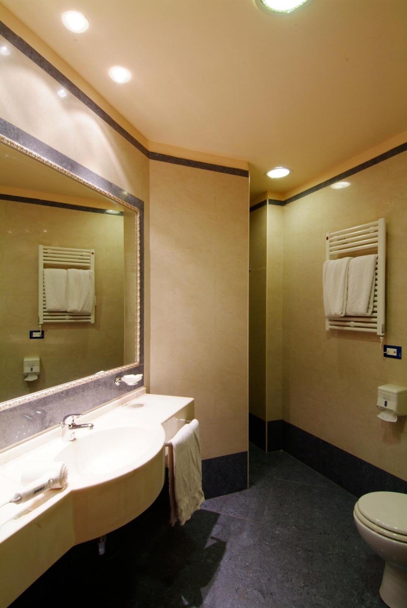 Grand Eurhotel Montesilvano Marina Екстериор снимка