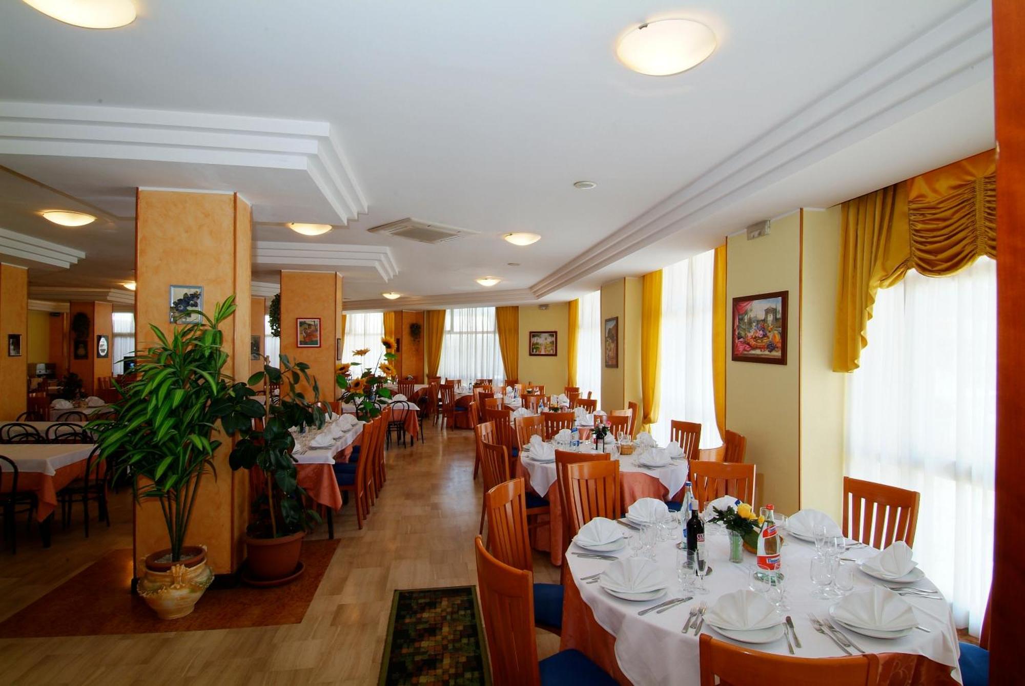 Grand Eurhotel Montesilvano Marina Екстериор снимка